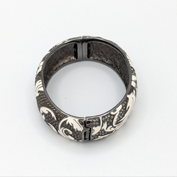 Kenneth Jay Lane Enamel and Crystal Bracelet - Picture 4 of 7